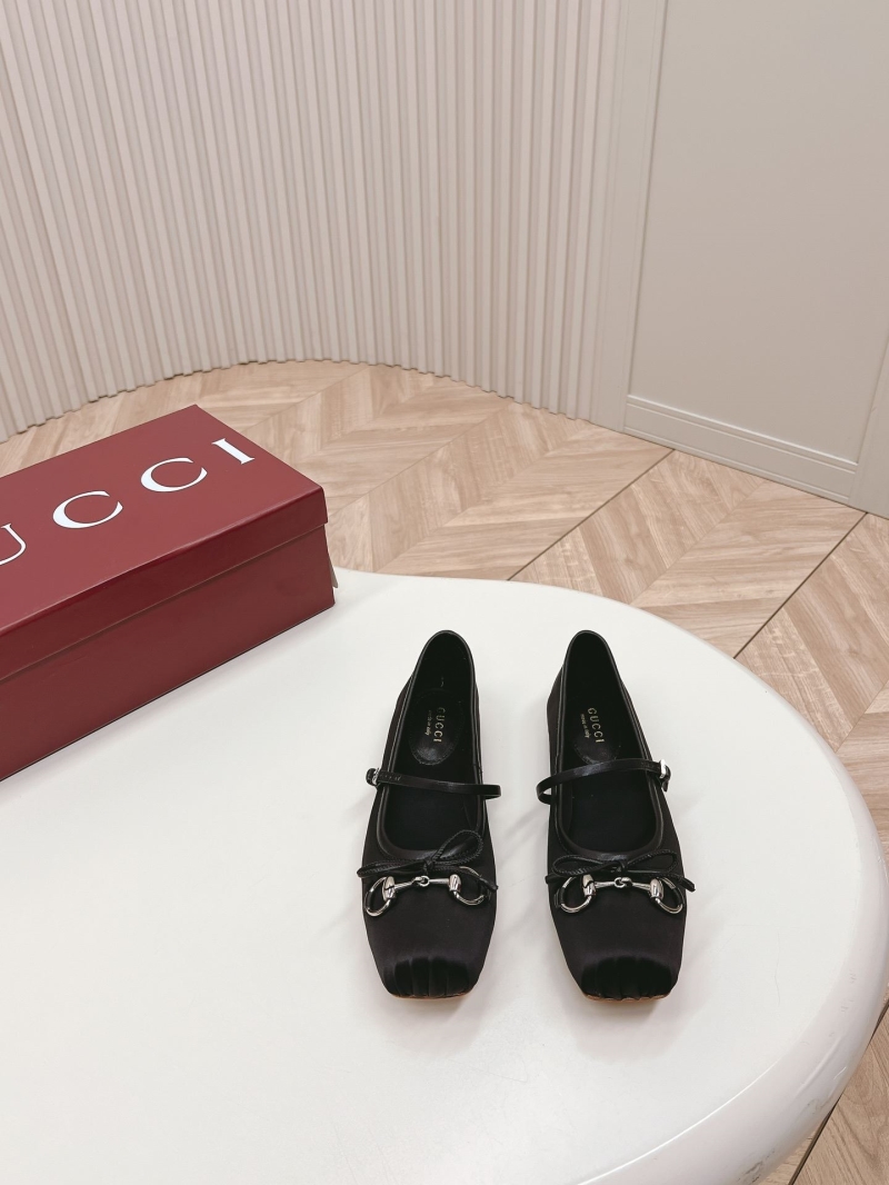 Gucci Flat Shoes